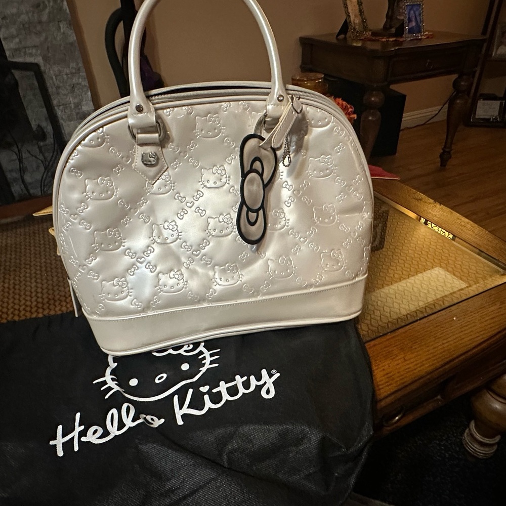 Sanyo Hello Kitty‎ White Embossed Satchel
